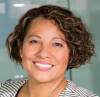 Claire Ashford, responsable del cumplimiento normativo financiero, en un retrato